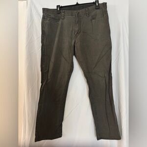 English Laundry Men's Cargo Pants in Olive